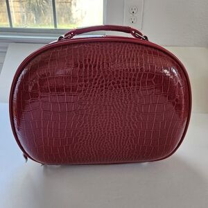 Elegant Red Crocodile-Embossed Women's Bag Statement Weekender/traveler